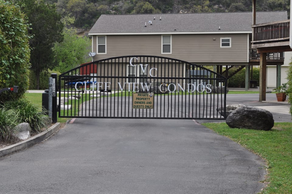 Gated entry to Cliffview 