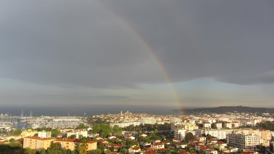 2 P Panoramic view of Port Vauban ... Negotiable prices-Long stay discount Apartment in Antibes