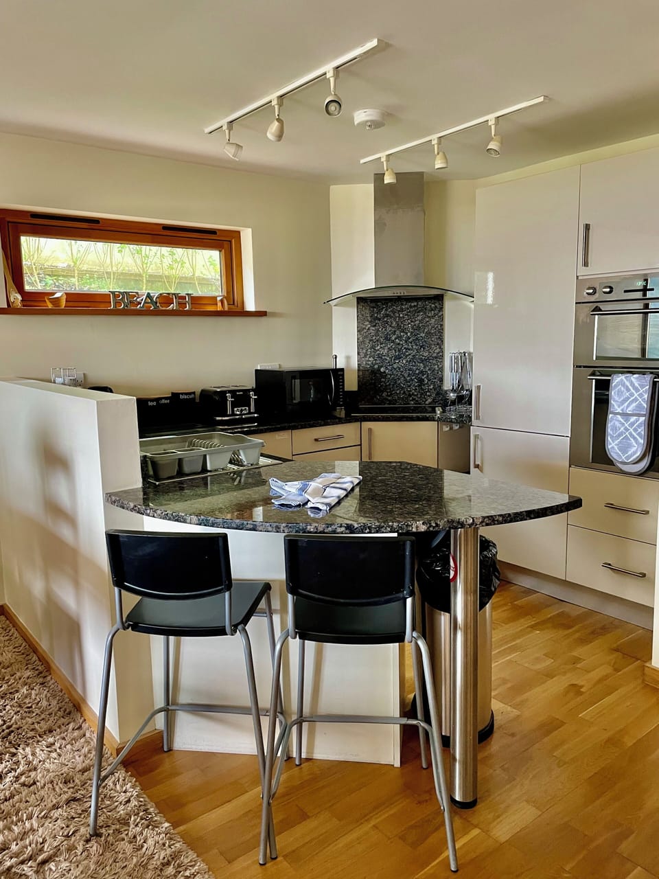 Kitchen has induction hob, granite worktops and breakfast bar