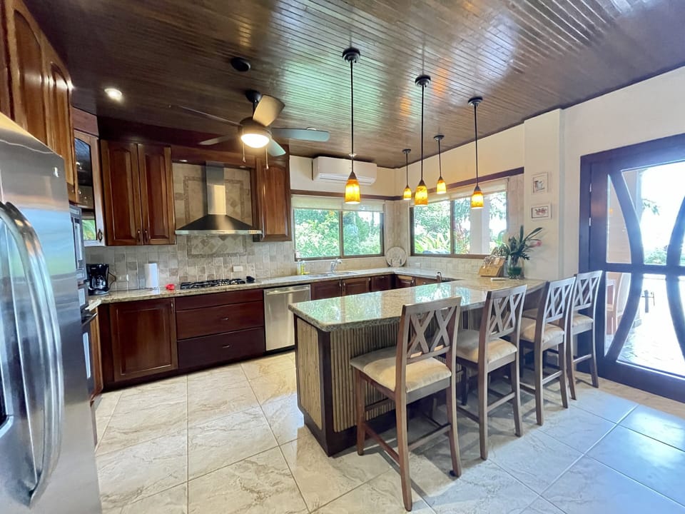 Gorgeous custom cabinets & stainless steel applianes