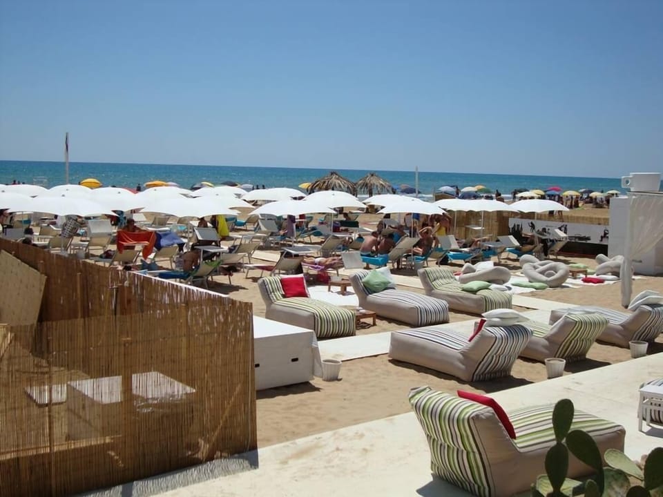 equipped beach - BAY Maganuco