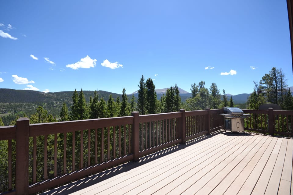 Huge deck with gas grill, views of town and Continental Divide