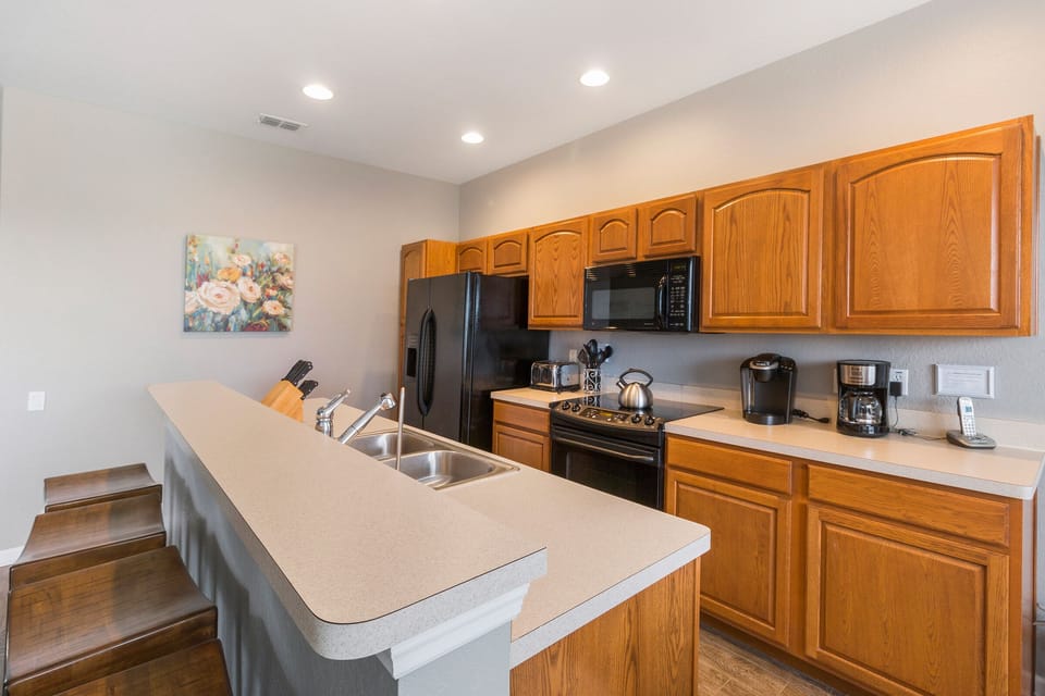 A fully equipped kitchen to prepare meals for all with breakfast seating for 4