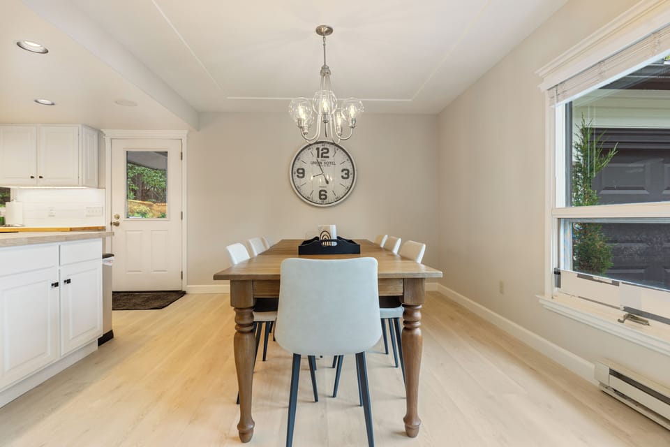Open concept dining area 