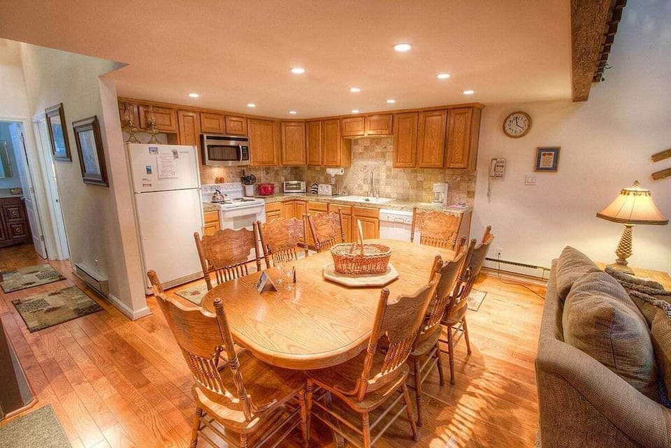 2nd Level- Dining Area
