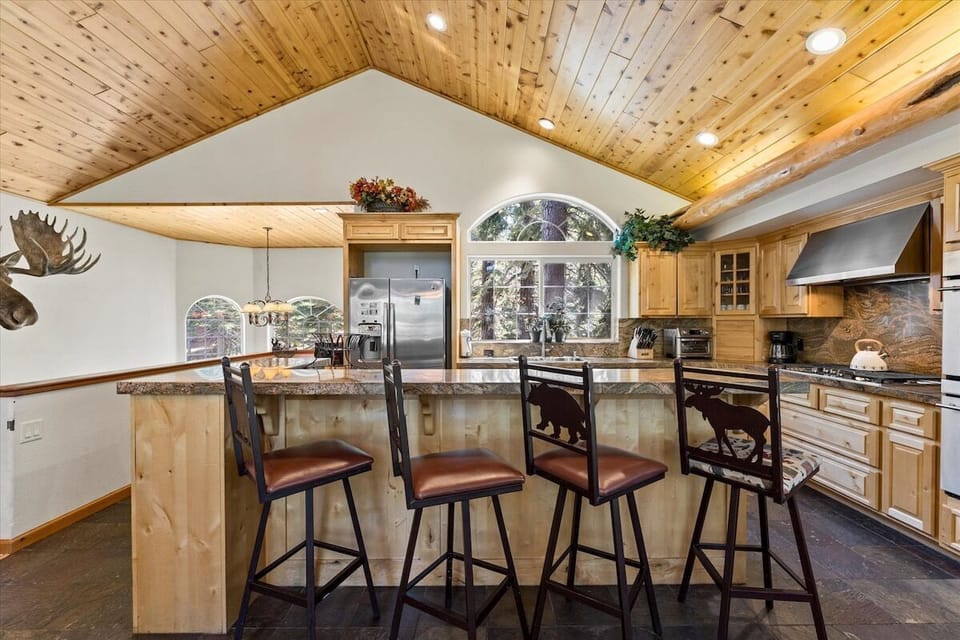 Top Level- Bar Area