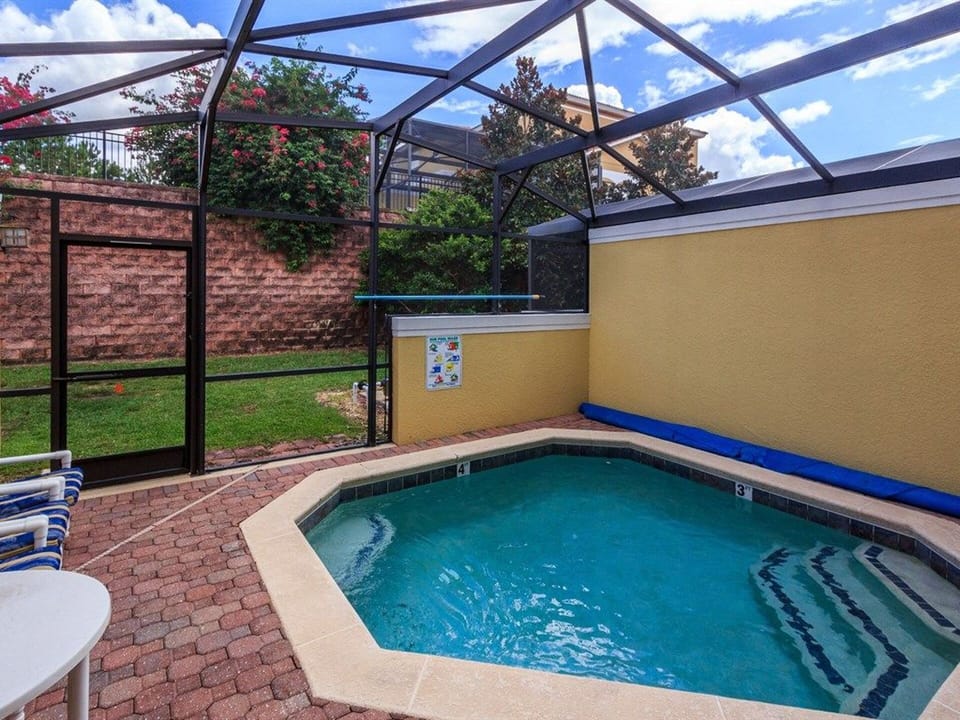 Private screened splash pool