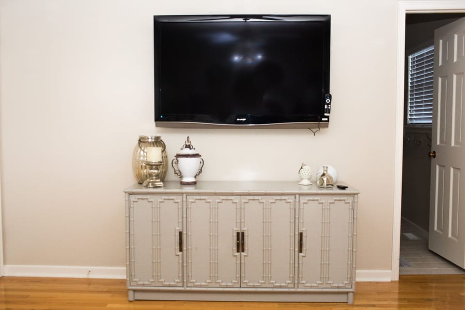 Flat screen in master