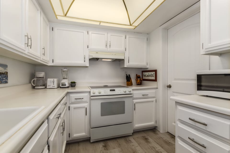 awesome kitchen with super bright lights 
