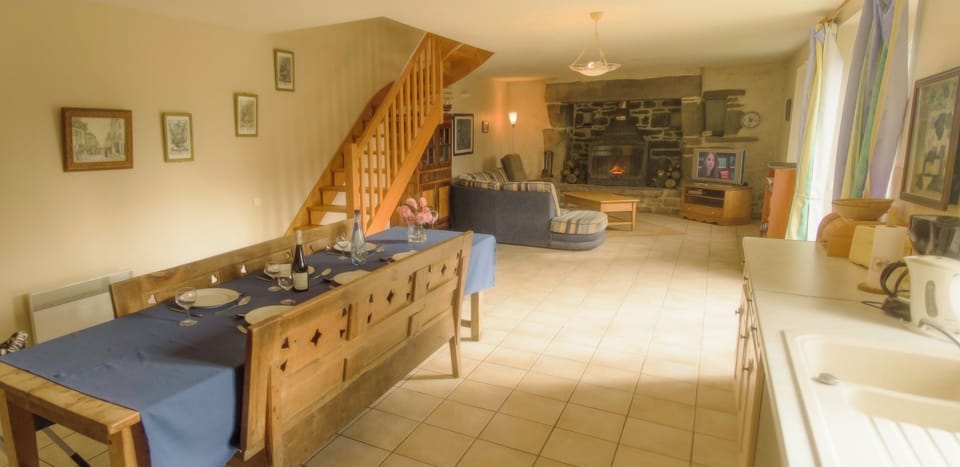 open plan living /dining room