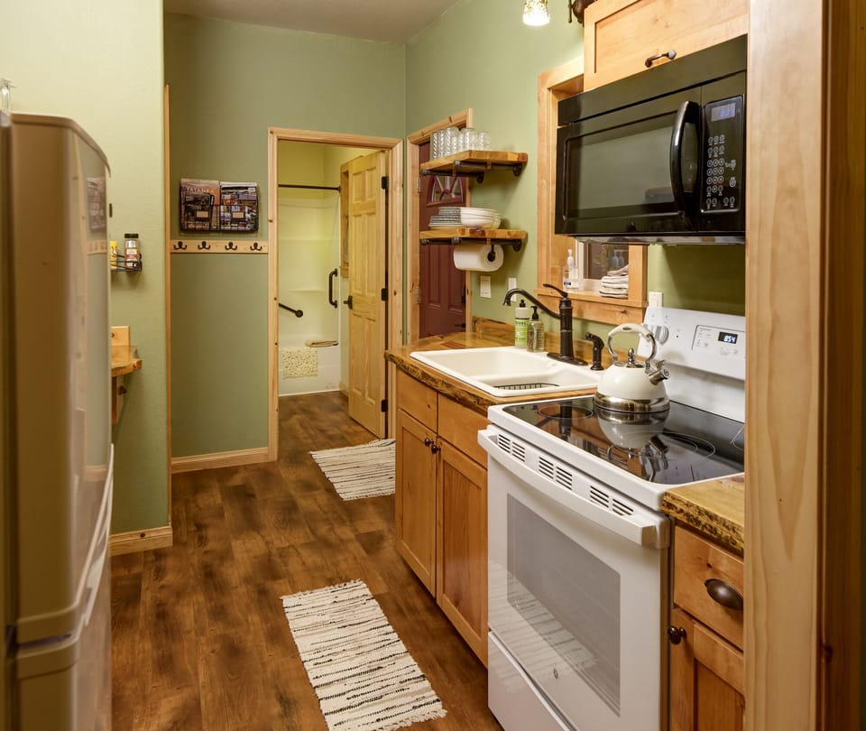 7101A20Kitchen20range20and20sink