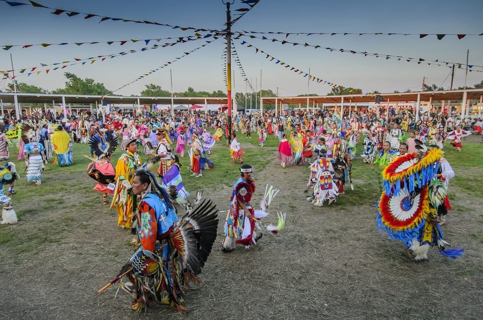Powwow00162c