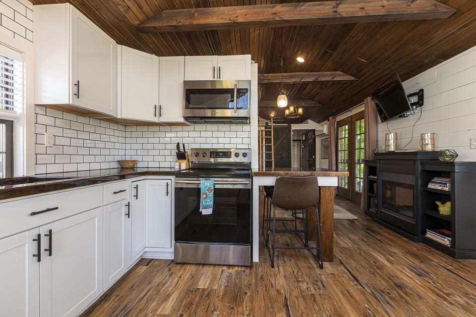 Ample kitchen counter space 