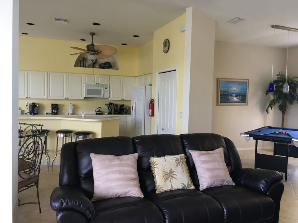 Open concept flows through the living room, kitchen, dinning area & family room.