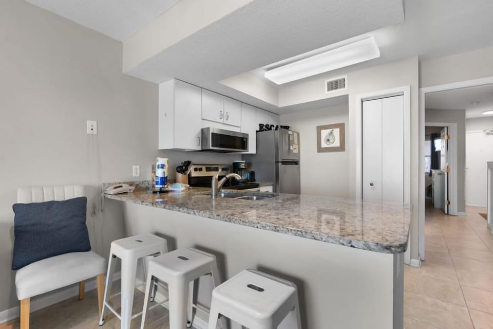 Seacrest 402 Kitchen Counter Seats 3