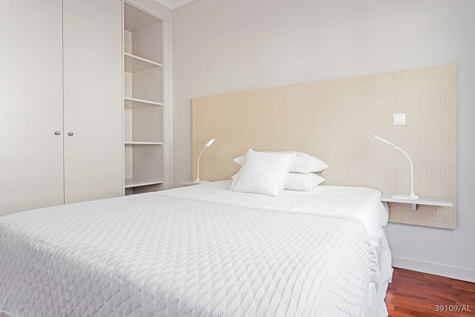 Bedroom with king size bed