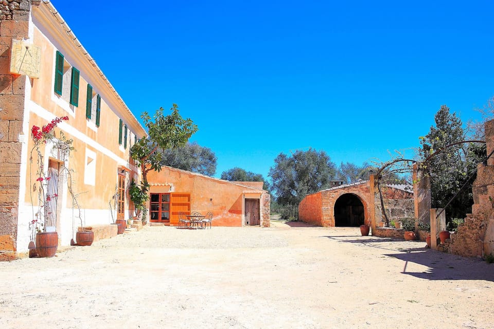 Spacious, traditional country house for rent.