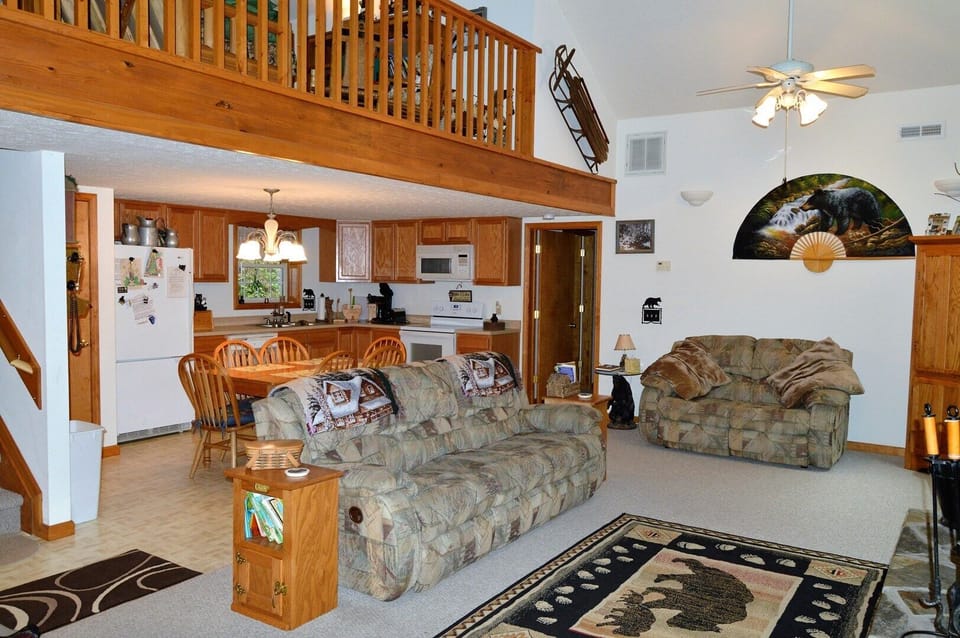 Bear Paw Falls, Living Room into Kitchen (2)