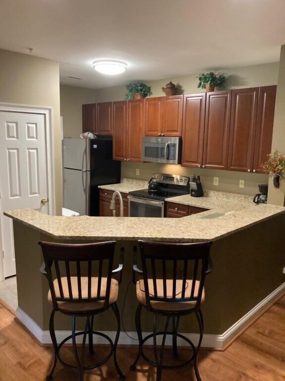 NewGraniteCountertopsforBreakfastBar