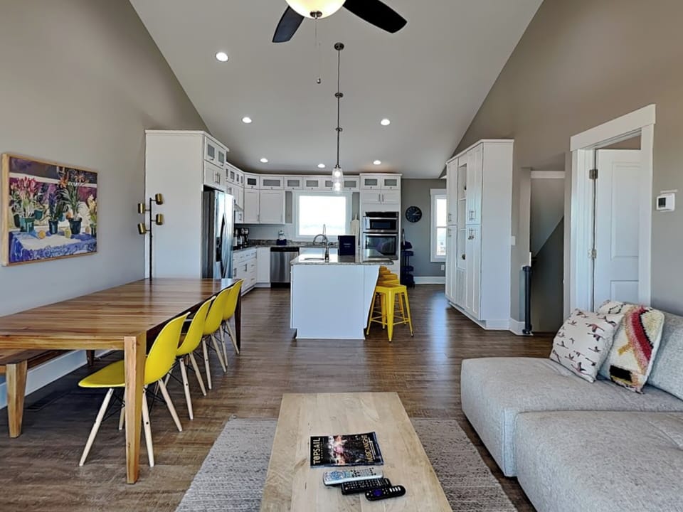 Dining - Open Concept Living/Dining Area