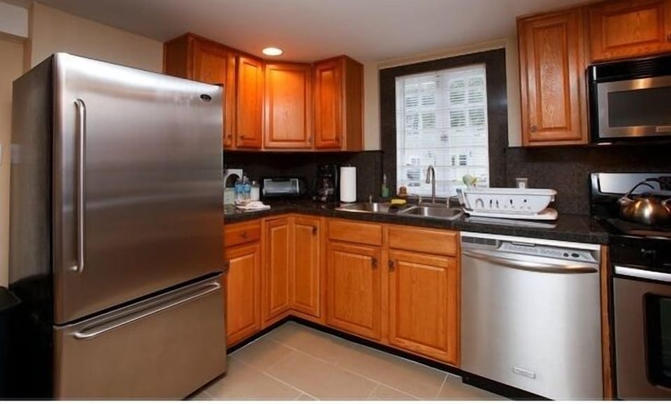 KITCHEN WITH REFRIGERATOR AND DISHWASHER 
