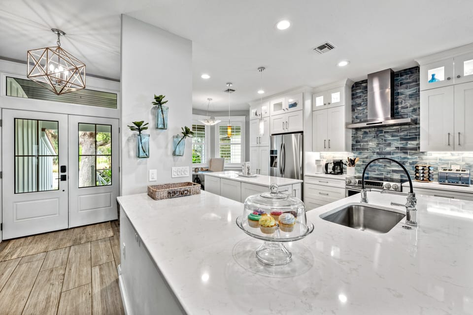 Everything you need is here, from full-size stainless appliances to wine glasses.