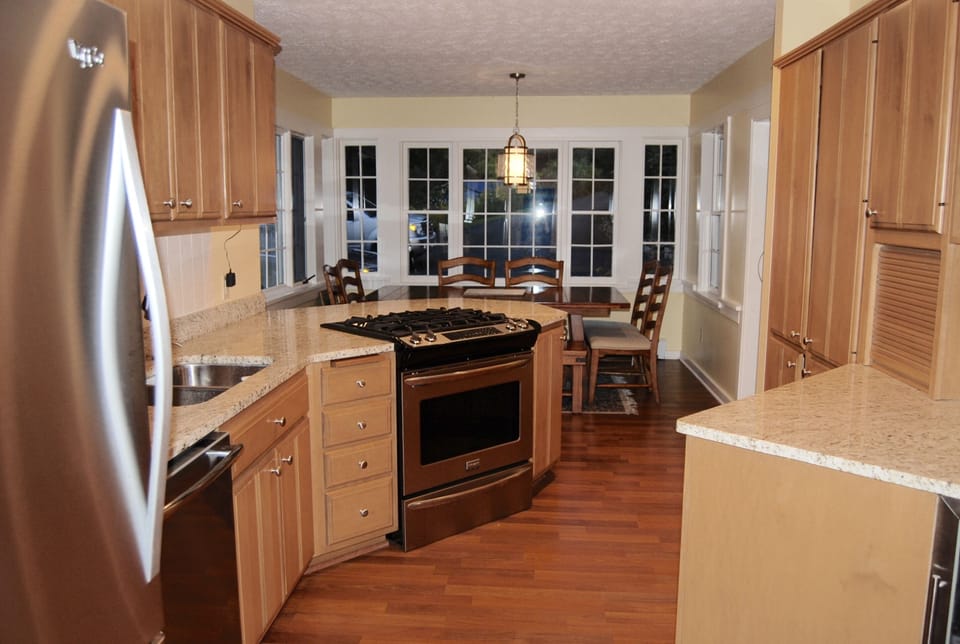 Main Home Kitchen Area and eat in table
