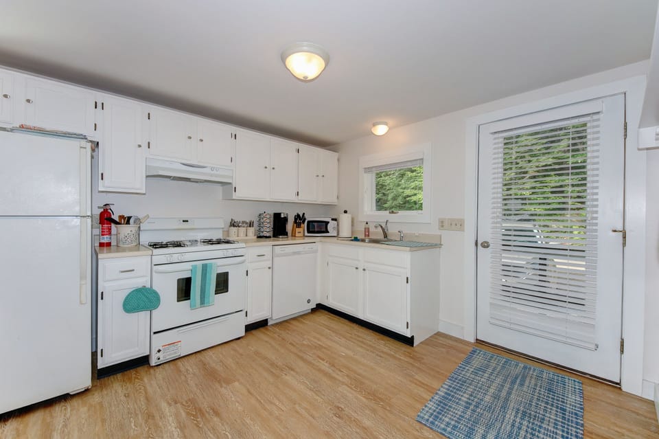 Fully stocked kitchen