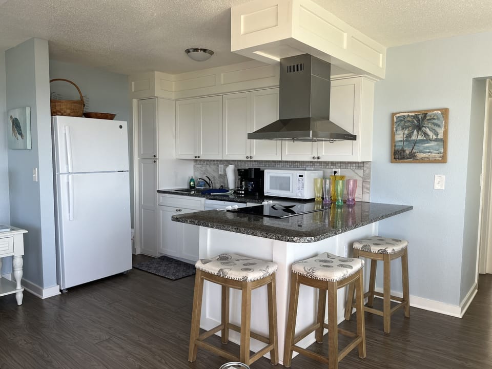 Fully equipped kitchen and completely remodeled including glass cooktop.