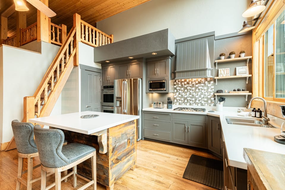 Double ovens and island seating for 2