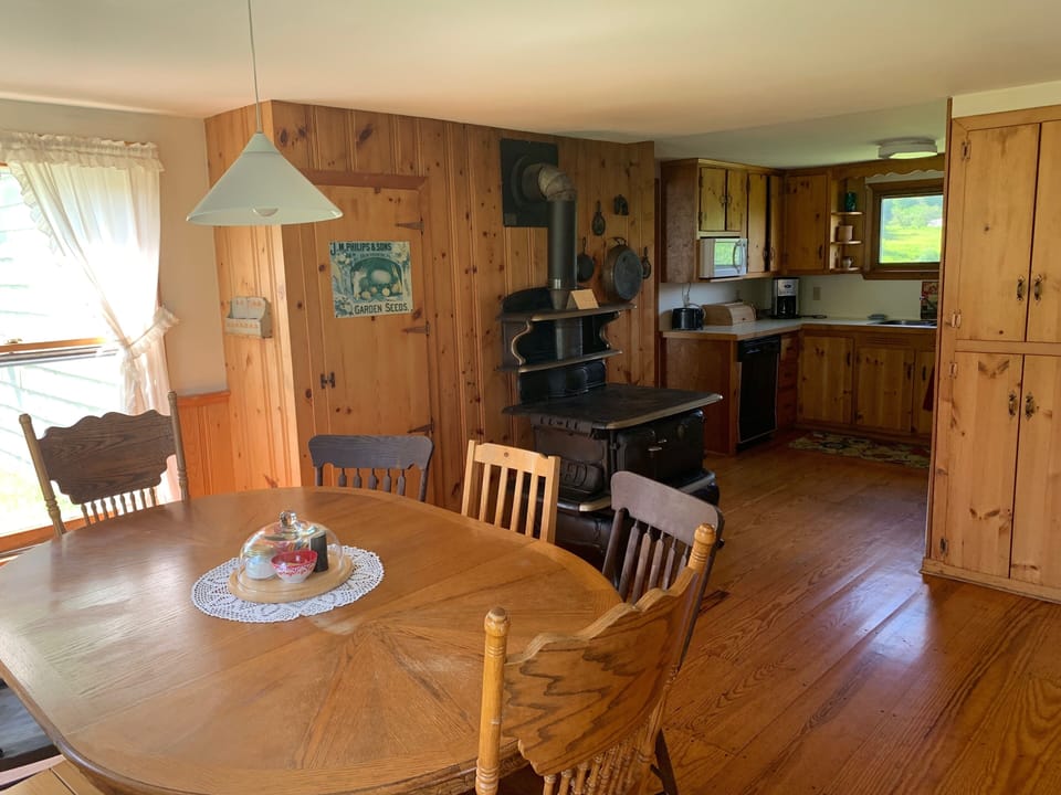 Charming country eat-in kitchen with new fridge, new electric range, dishwasher