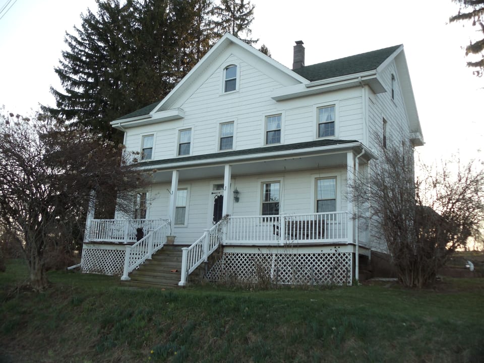 Bratz Farmhouse