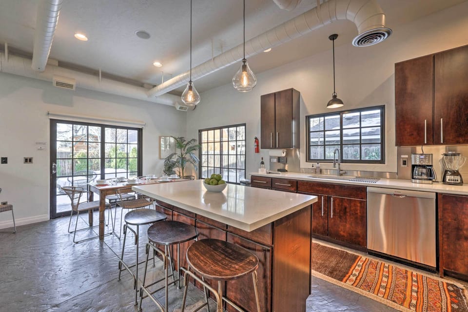 Fully Equipped Gourmet Kitchen