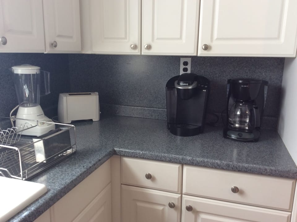 Kitchen over and under close cabinets