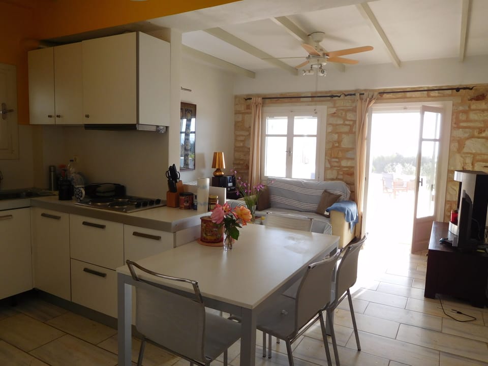 Kitchen/living area