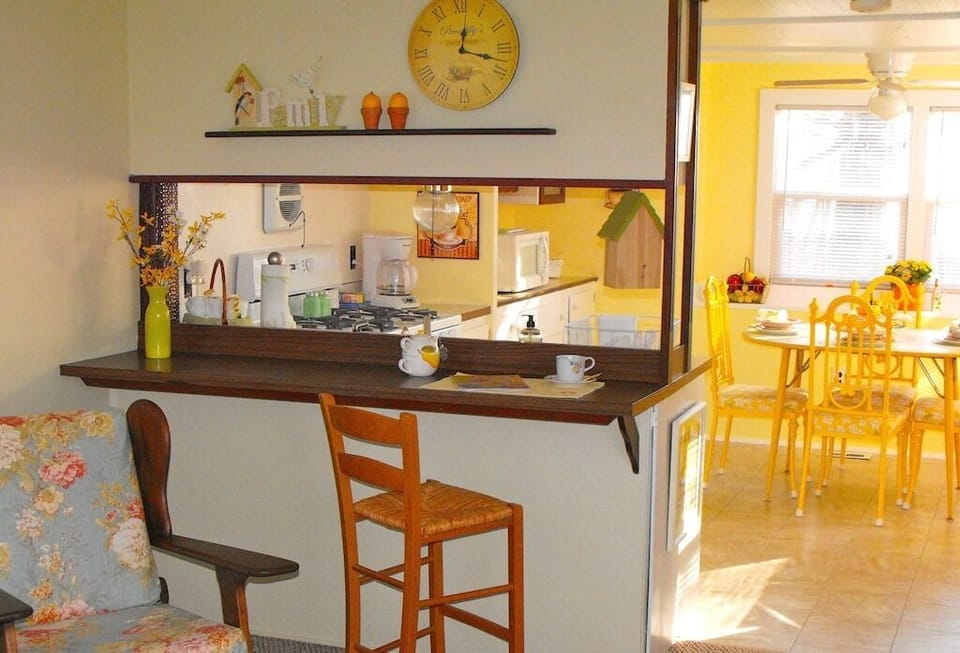 WF - kitchen from living room_7_11zon