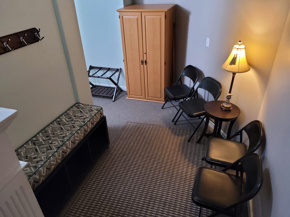 Landing area inside entrance