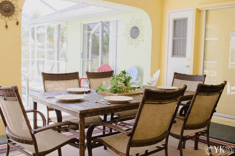 A spacious lanai that opens to the rest of the sunshine home!