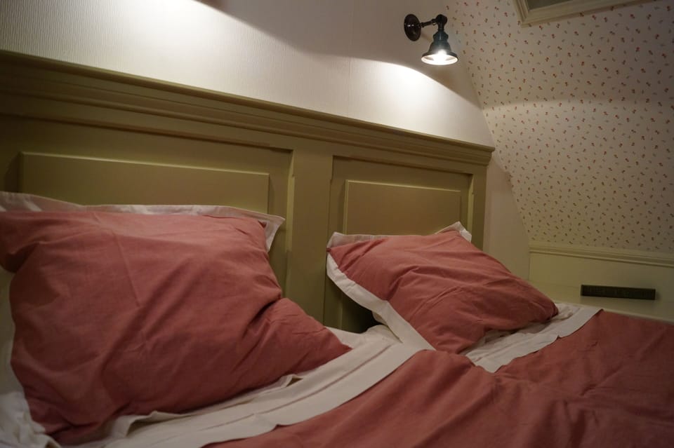 King Size Built-In bed