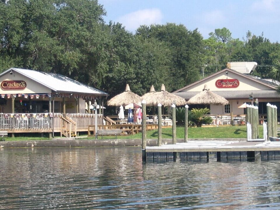 CRACKERS Waterfront dining, daily specials, fresh seafood, live entertainment