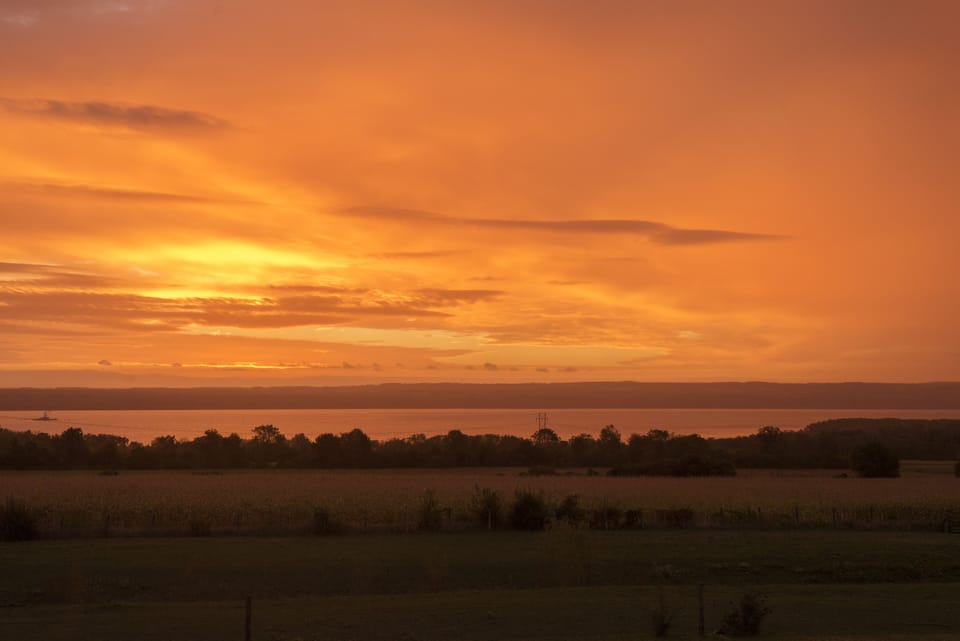 Your personal, Million-Dollar sunrise lake view!