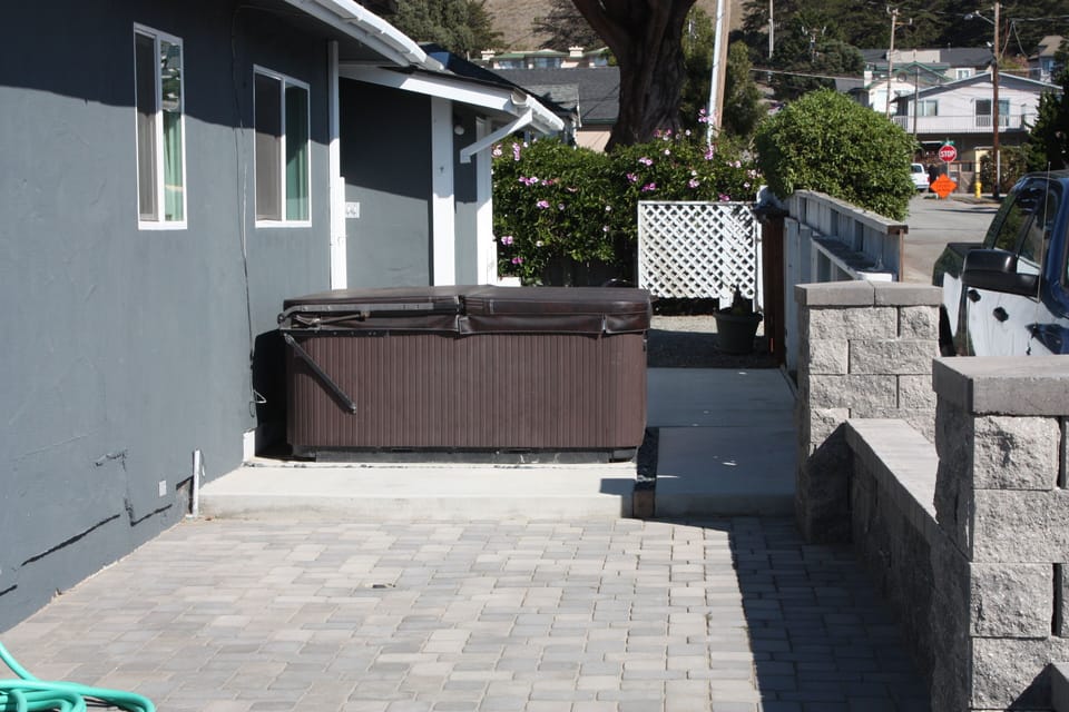 hot tub
