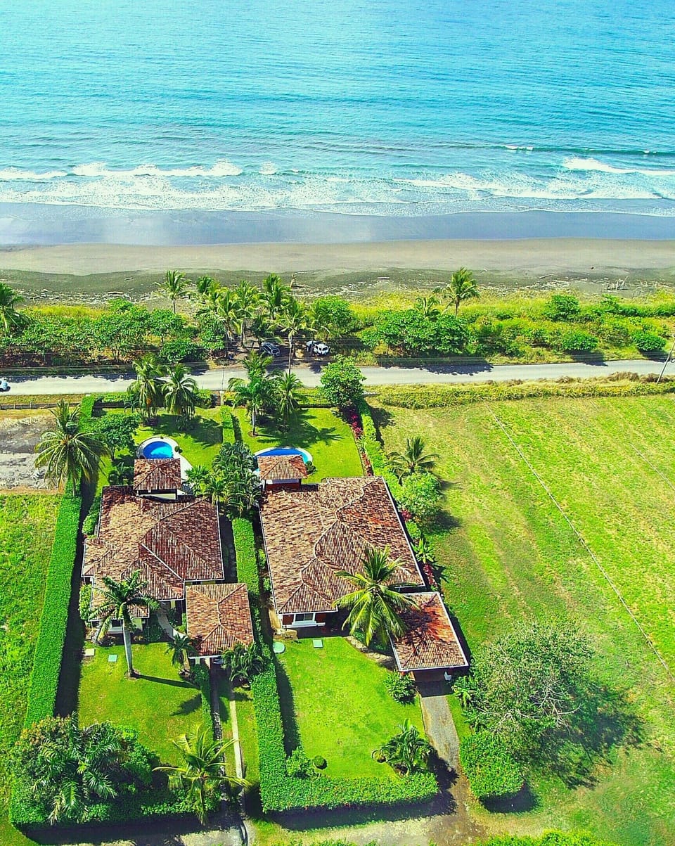  Casa Barracuda on your left, 30 steps to the beach!