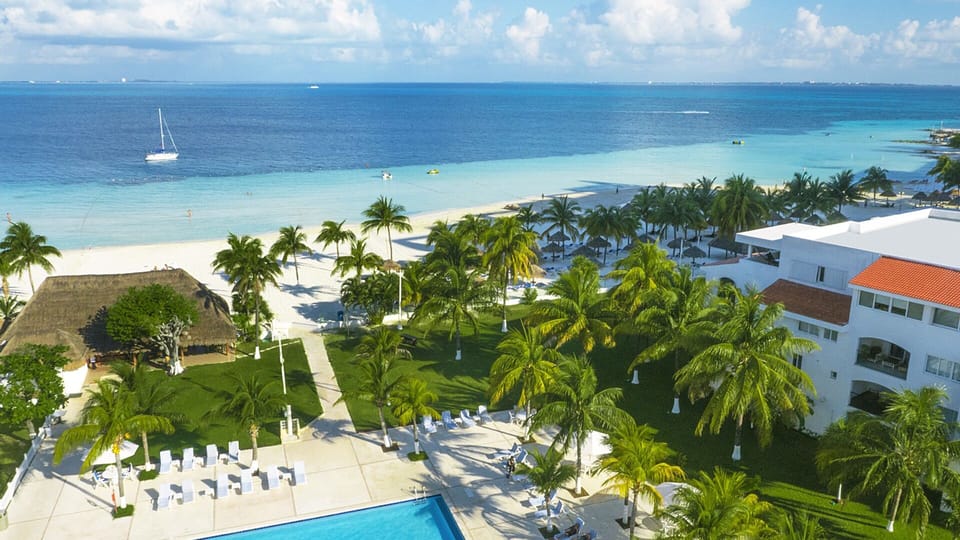 Aerial view if pool and beach