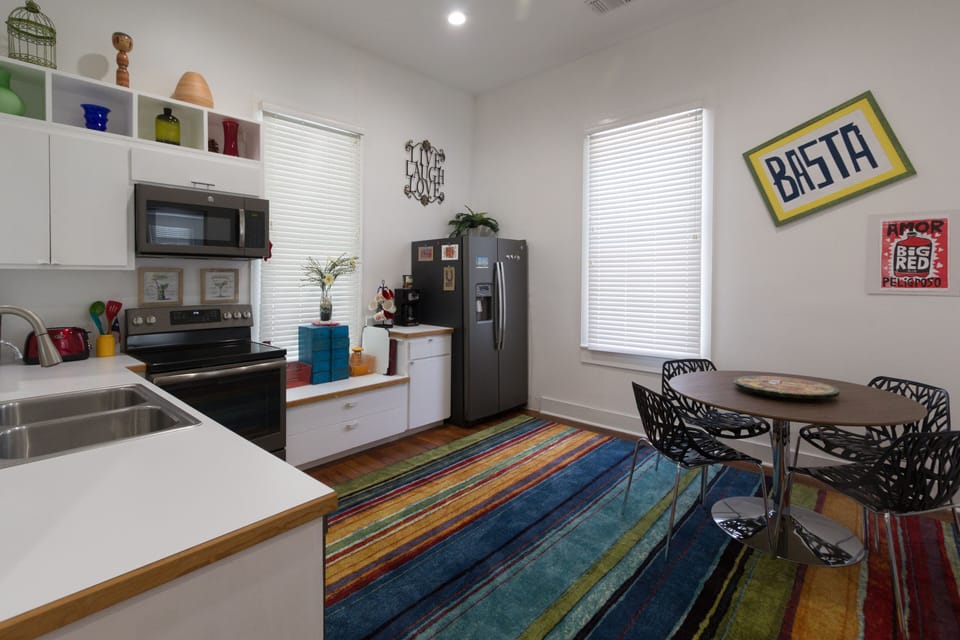 Eat in fully equipped kitchen