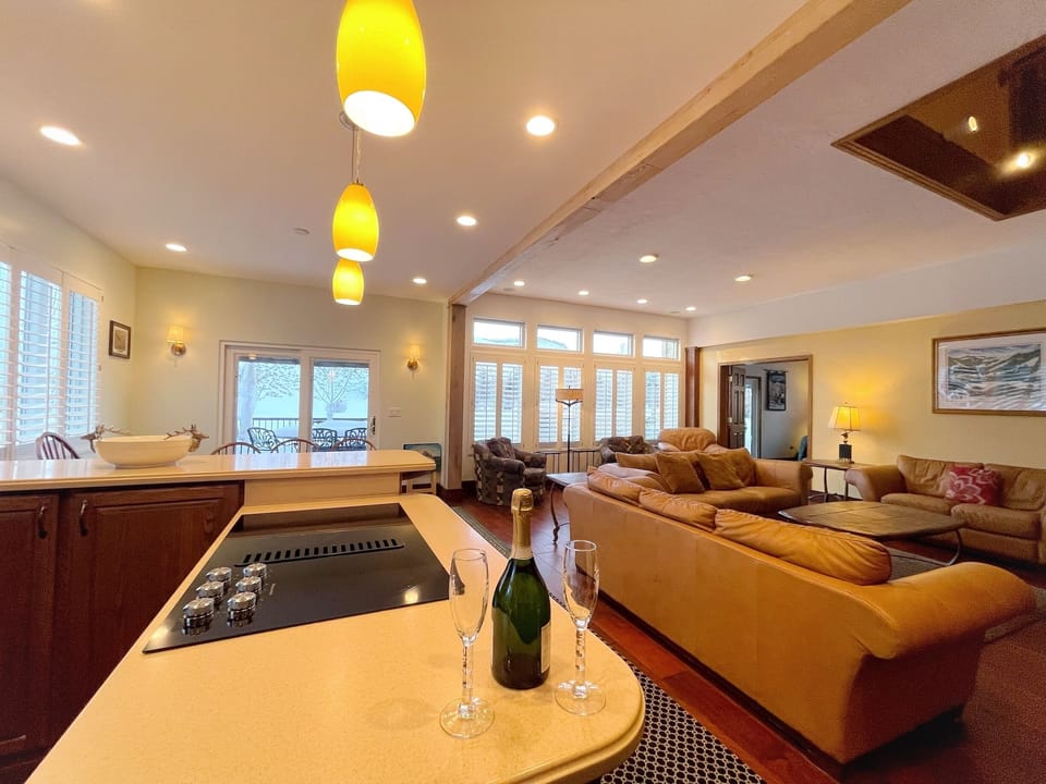 Kitchen - open to family room