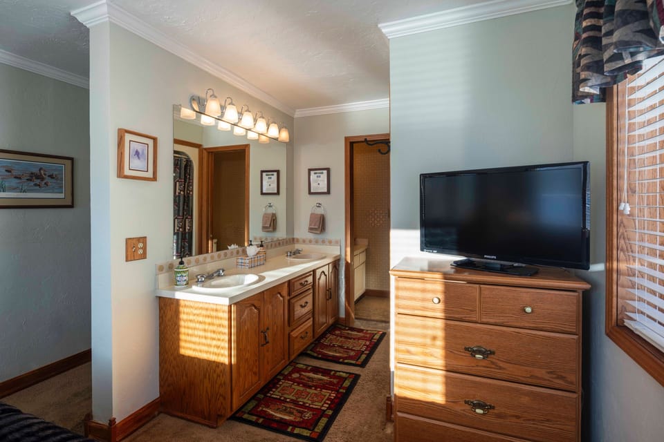 Ensuite bathroom for bedroom 6