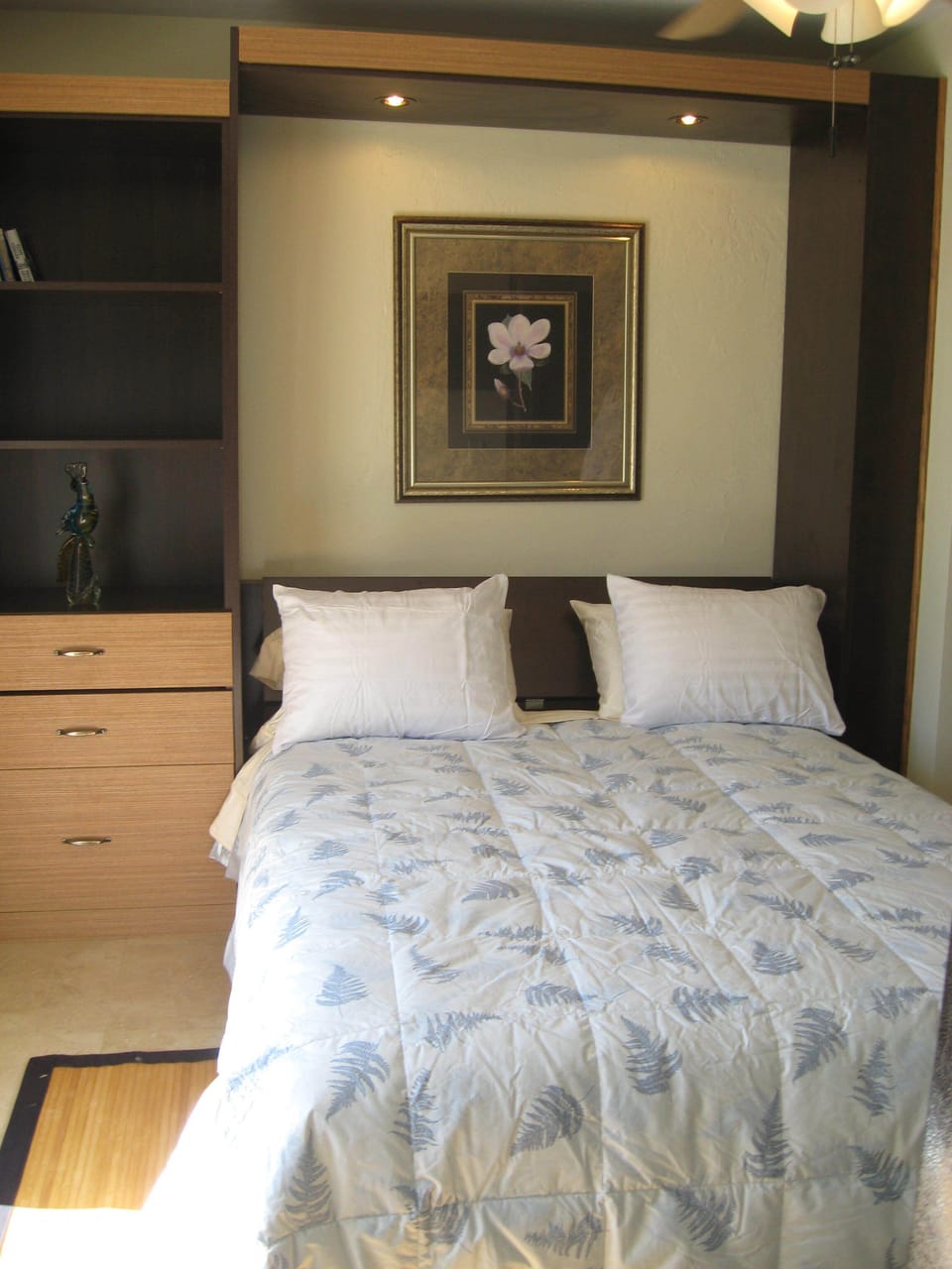 QUEEN SIZE MURPHY BED VERY COMFORTABLE