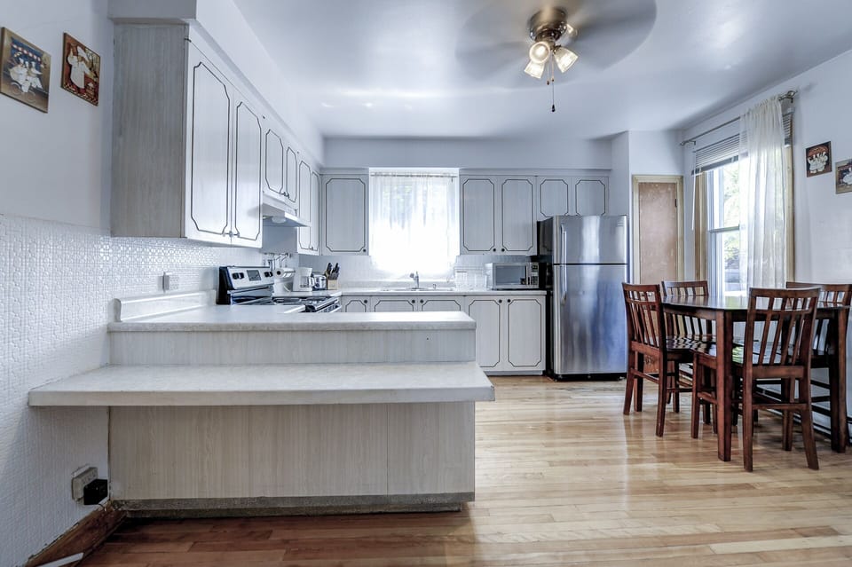 Kitchen with its nook and additional 4 seating