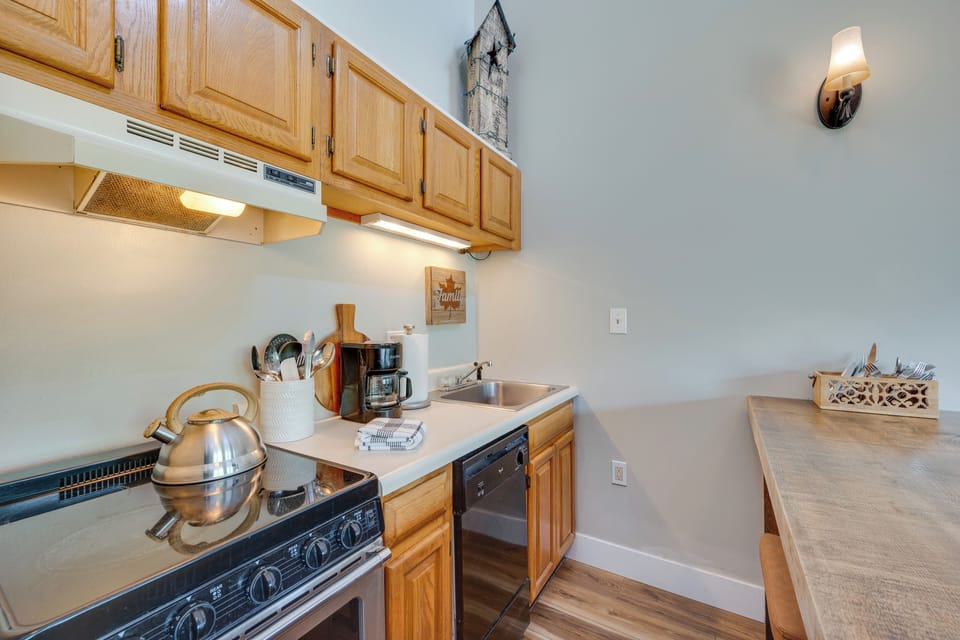 Kitchen | Trash Bags & Paper Towels